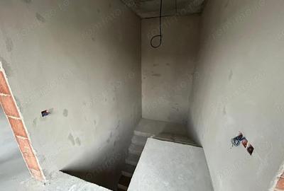 Casă cu 4 camere cu Teren 500 Mp în Central