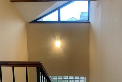 Casă cu 6 camere cu Canalizare în Voluntari - 19