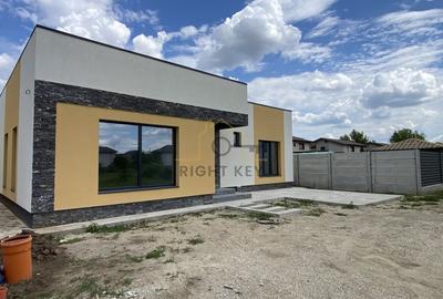 Casă individuală cu 4 camere în Domnești