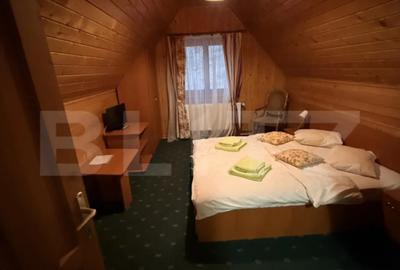 Casă cu 7 camere cu Canalizare în Central - 2