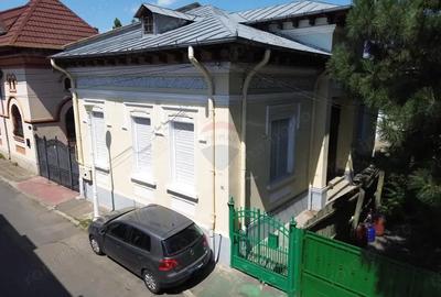 Casa interbelica de vanzare, 4 camere, ultracentral Gala?i