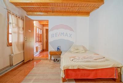Duplex cu 11 camere cu Teren 712 Mp în Fundata - 32