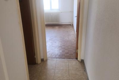Apartament cu 4 camere semidecomandat în Apărătorii Patriei - 1
