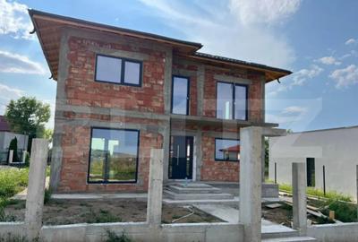 Casă cu 4 camere cu Teren 505 Mp în Vișani