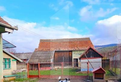 Casă cu 2 camere cu Teren 1223 Mp în Ozun - 1