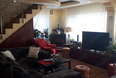 Casă cu 4 camere în Roman - 3