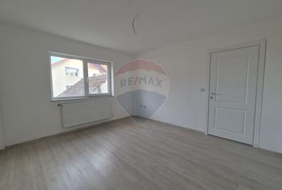 Apartament 3 camere decomandat parter - 12