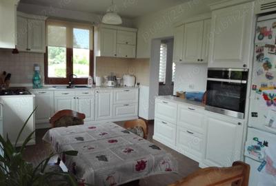 Casă cu 5 camere cu Teren 2272 Mp în Central - 8