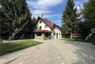 Cabana cu 7 camere 7 bai si teren 1000 mp in Avrig zona Mlaci - 1