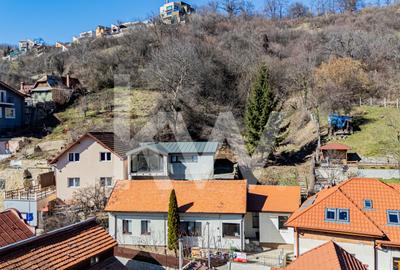 Casă individuală cu 2 camere cu Canalizare în Schei - 1