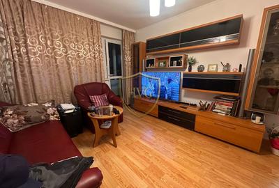 Apartament cu 3 camere semidecomandat, mobilat în Victoriei