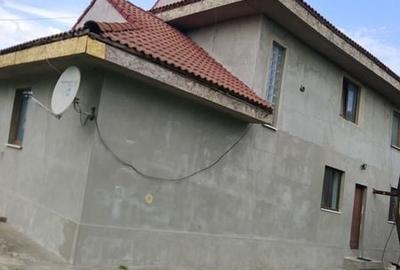 Casă cu 4 camere cu Teren 380 Mp în Garoafa