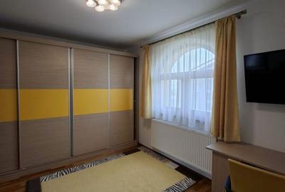 Casă cu Teren 1400 Mp în Groși