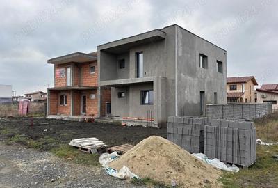 Casă cu Teren 300 Mp în Săcălaz