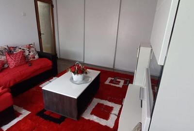 Apartament cu 2 camere decomandat, mobilat în Decebal