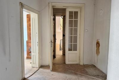 Casă individuală cu 12 camere cu Canalizare în Dorobanți - 2