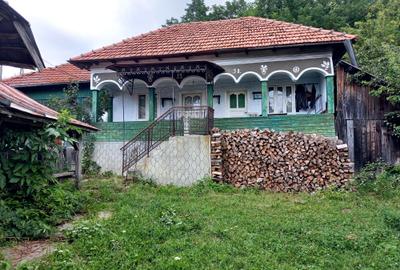 Casă cu 4 camere în Central - 1