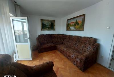 Apartament cu 3 camere decomandat în Micro 4 - 3