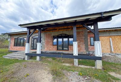 Casă individuală cu 6 camere cu Teren 1077 Mp în Bran - 2