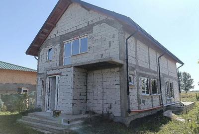 Casă cu 6 camere cu Teren 1080 Mp în Central