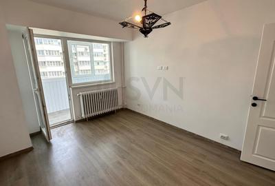Apartament cu 4 camere decomandat în P-ța Victoriei