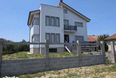 Casă cu 4 camere cu Teren 270 Mp în Livada - 3