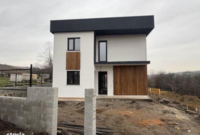 Casă cu 5 camere cu Teren 470 Mp în Popricani - 1