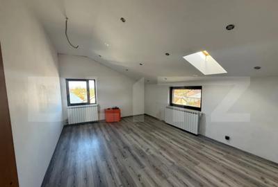 Casă cu 9 camere cu Teren 1000 Mp în Central - 2