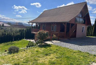 Casă cu 4 camere în Central