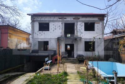 Casă cu 5 camere cu Teren 585 Mp în George Enescu - 13