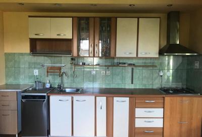 Casa cu 5 camere, 198 mp utili, 600 mp teren, in cartierul P - 12