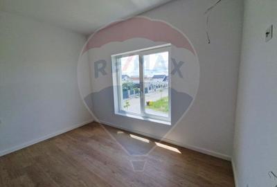 Casa / Vila - 132,5 mp  , teren - 264 mp  / zona Carcea - 7