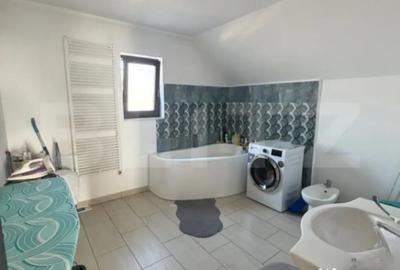 Casă cu 5 camere cu Teren 1000 Mp în Central