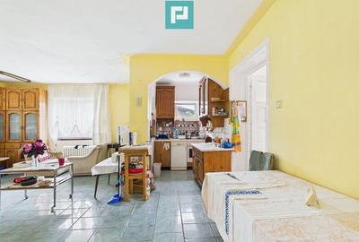 Casă cu 4 camere cu Teren 4300 Mp în Groși