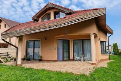Casă individuală cu 5 camere în Sânmartin