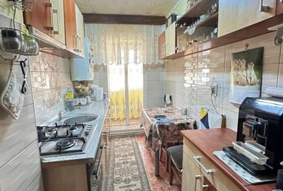 Apartament de vanzare 2 camere decomandat, zona Centrala Sacele - 1