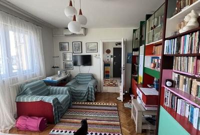 Apartament cu 3 camere semidecomandat, mobilat în Olimpia-Stadion
