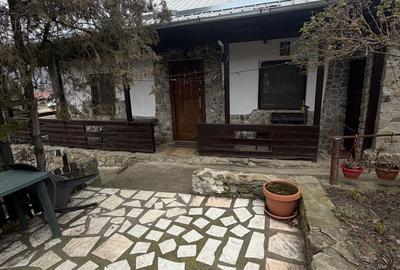 Casă cu 4 camere cu Teren 2000 Mp în Beceni - 1