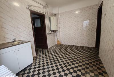 Apartament cu 4 camere decomandat în Grivița - 10