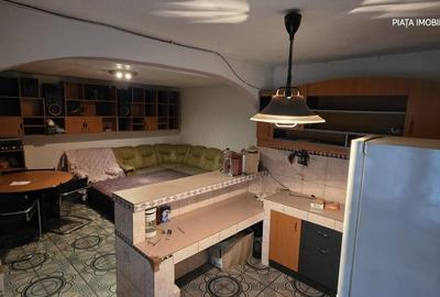 Apartament cu 4 camere decomandat, mobilat în Micro 3 - 2