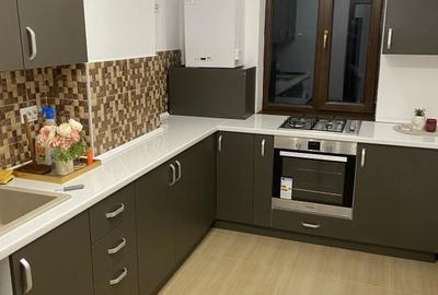 Apartament cu 2 camere, mobilat în Central