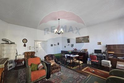 Casă cu 3 camere cu Teren 650 Mp în Central - 1