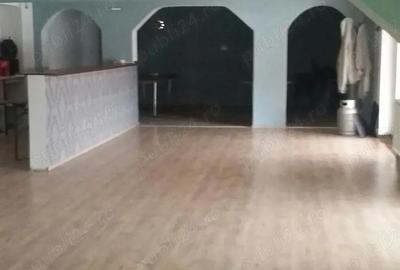 Spațiu comercial, de 128 mp, în Central - 8