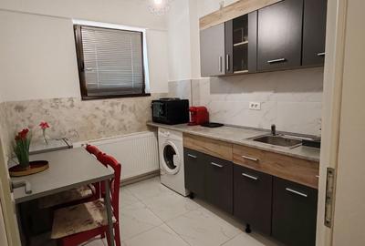 Garsonieră decomandată în Baza 3 - 8