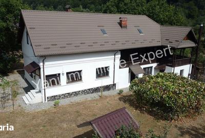 Casă cu 4 camere cu Teren 5146 Mp în Sălătrucu - 5