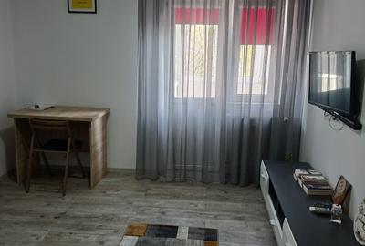 Apartament cu 2 camere semidecomandat în Berceni