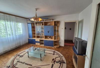 Penthouse cu 3 camere semidecomandat, mobilat în Micro I