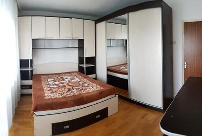 Apartament cu 2 camere decomandat, mobilat în Vitan Mall