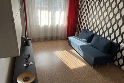 Apartament cu 3 camere semidecomandat, mobilat în Progresul - 3
