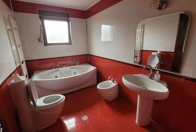 Casă cu 4 camere cu Teren 2001 Mp în Central - 8